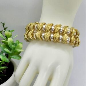 Vintage Pearl Bracelet Gold-tone wide leaf motif. Wide 2 strand